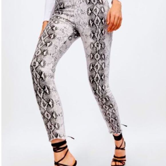 2/30 ZARA ZW High Waisted‎ Snake Print Skinny Jeans – Size 42 / US 8 - Picture 5 of 7